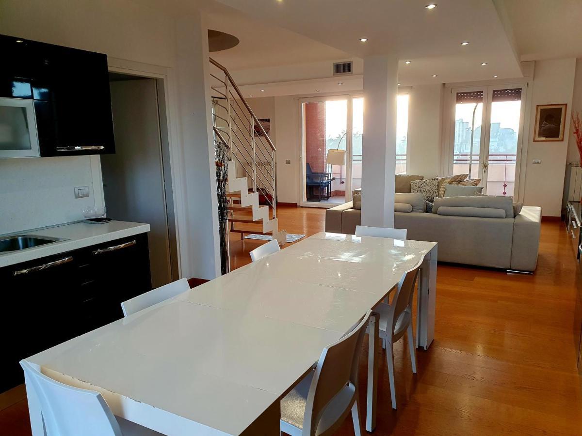 Penthouse Suite - Skyline View Busto Arsizio Exterior foto