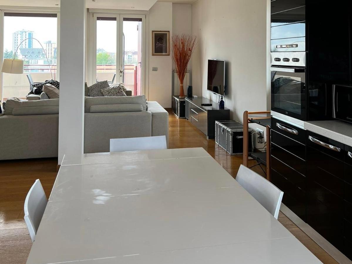 Penthouse Suite - Skyline View Busto Arsizio Exterior foto