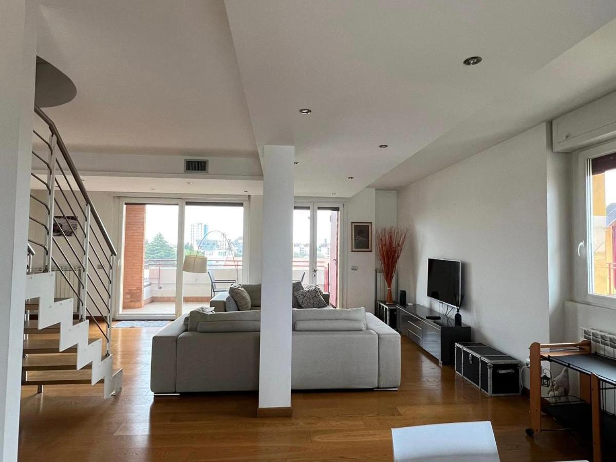 Penthouse Suite - Skyline View Busto Arsizio Exterior foto